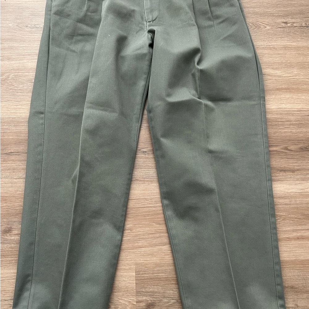 Lot of 3 pair of men’s pants Tommy Hilfiger George and Farah’ Khakis